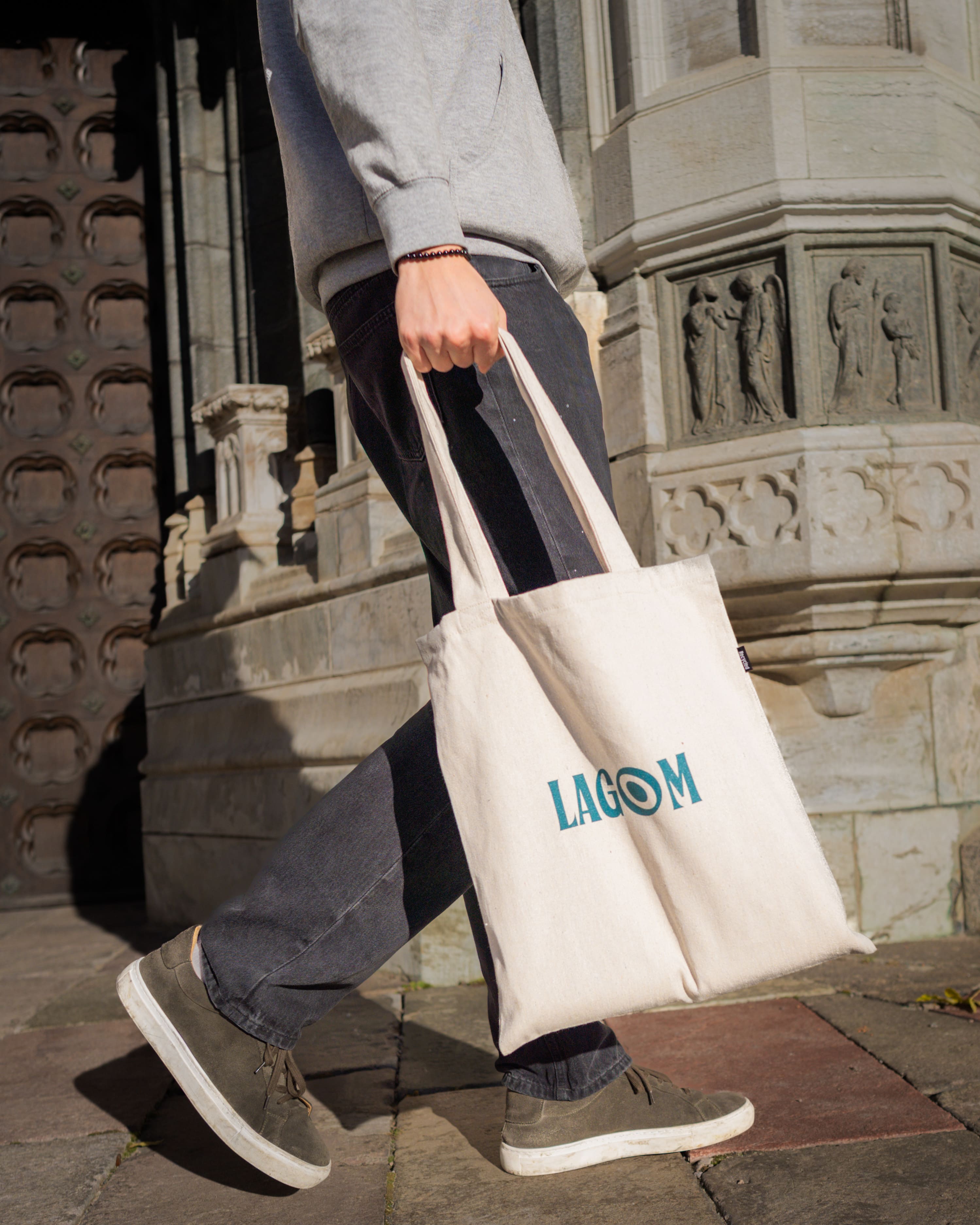 Tote bag